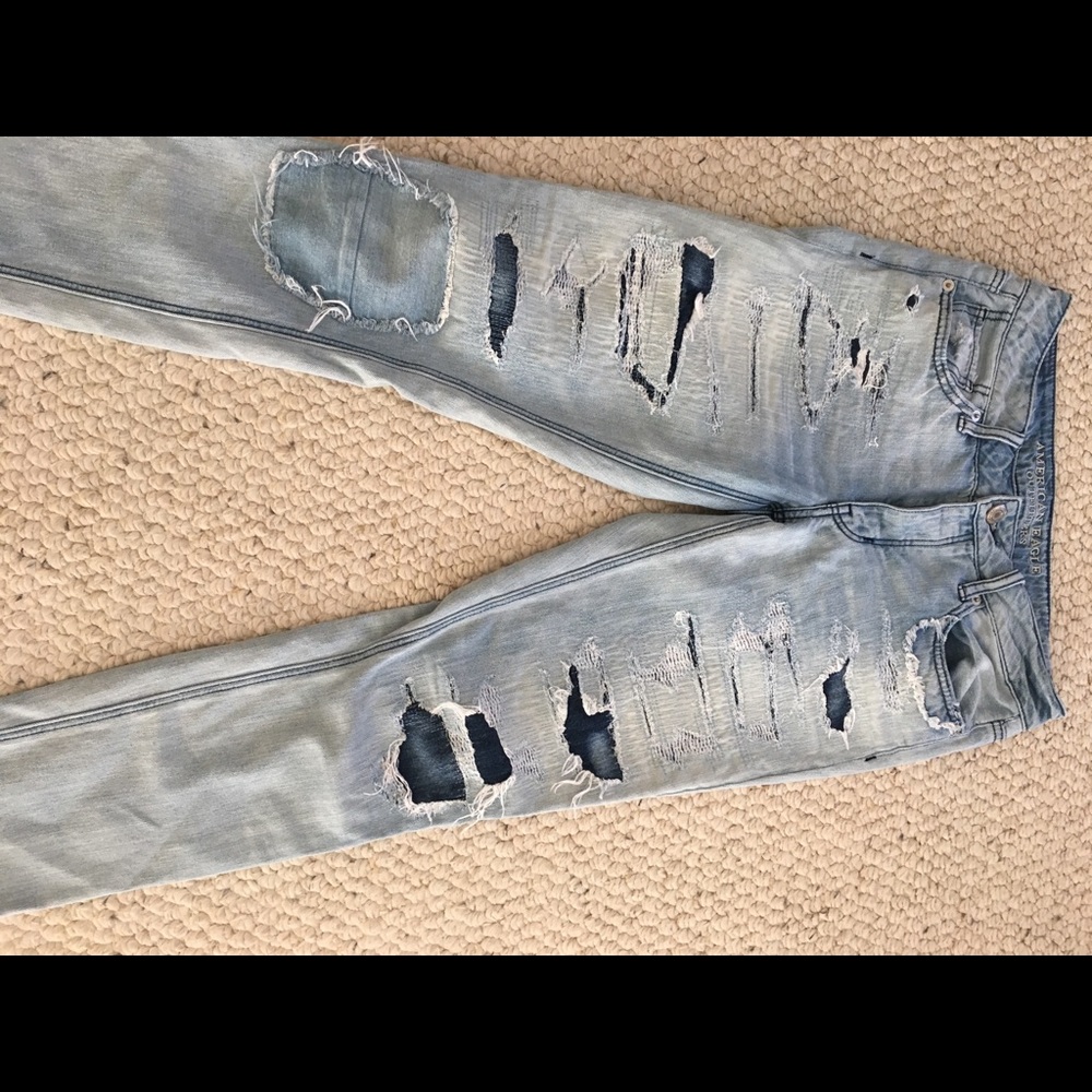 American Eagle Distressed Tomgirl Jeans
